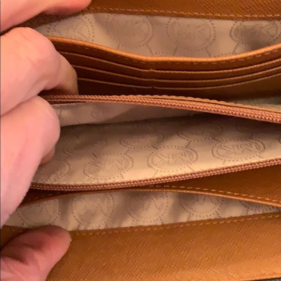 Michael Kors Wallet NWOT - Picture 4 of 4